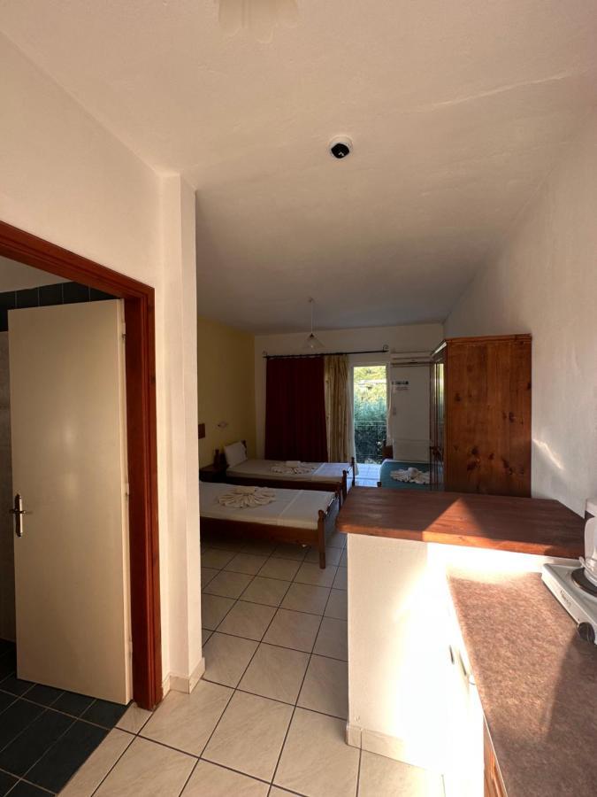Rainbow ApartmentsKalamákion エクステリア 写真