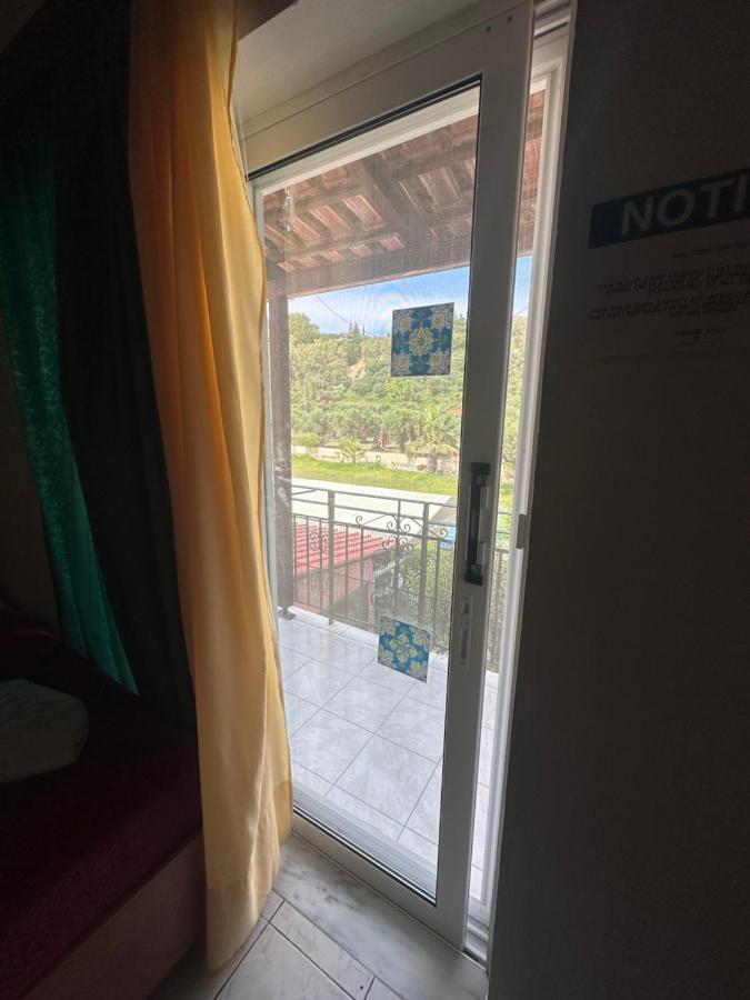 Rainbow ApartmentsKalamákion エクステリア 写真